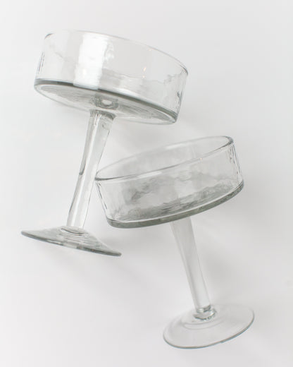 Handgeblasene gehämmerte Coupe Cocktailgläser (2er-Set)