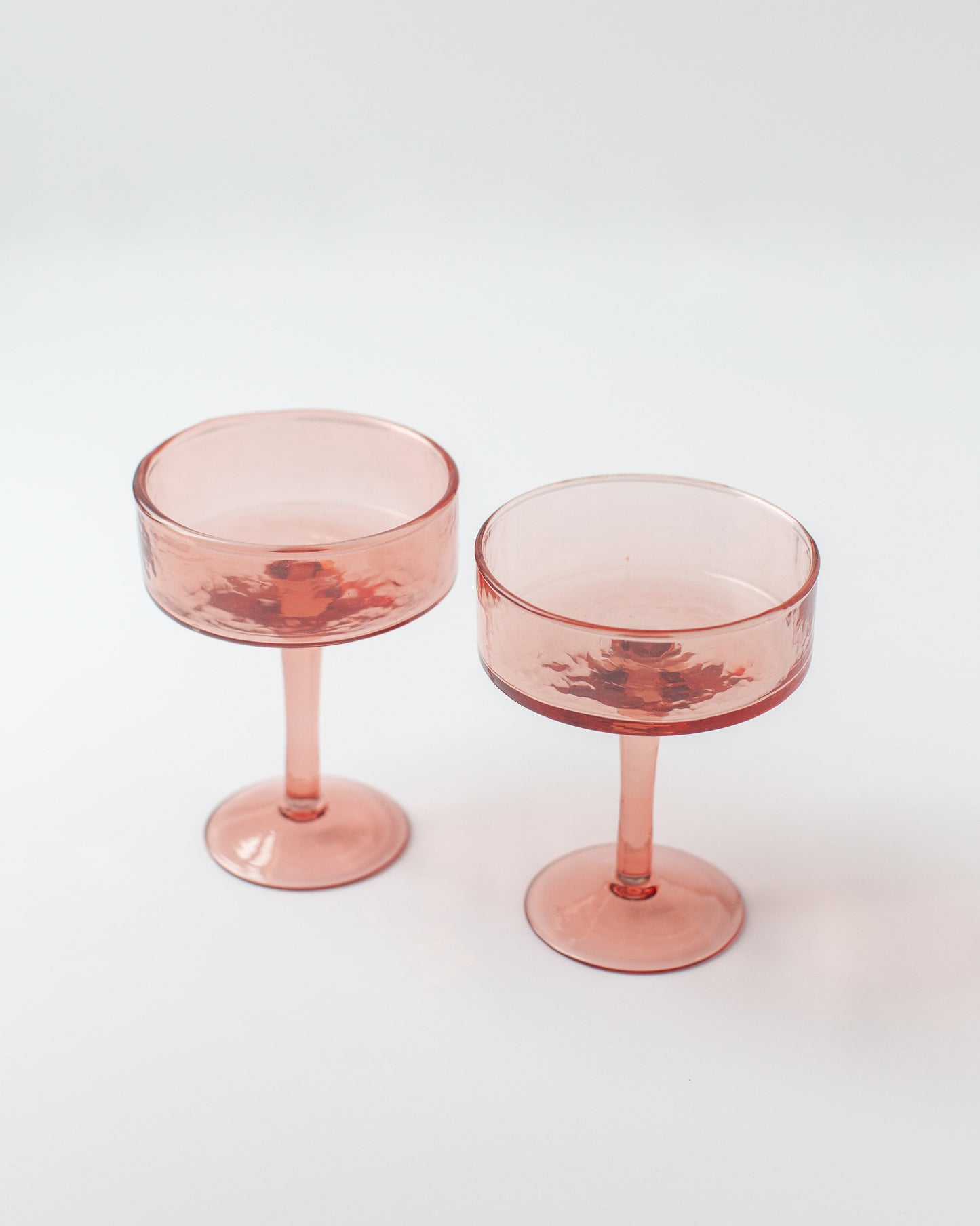 Handgeblasene gehämmerte Coupe Cocktailgläser (2er-Set)
