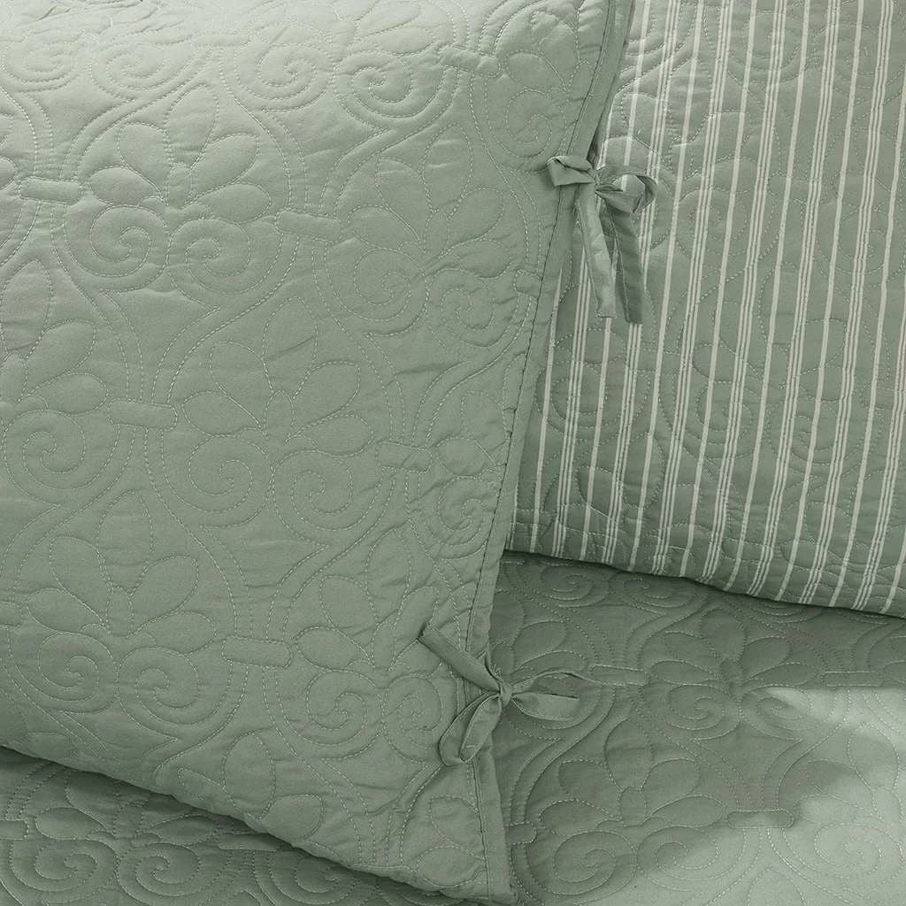 Quilted Seafoam Daybed Set – 6-Piece Reversible Cottage